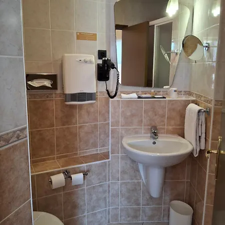 Tour Maje Szálloda