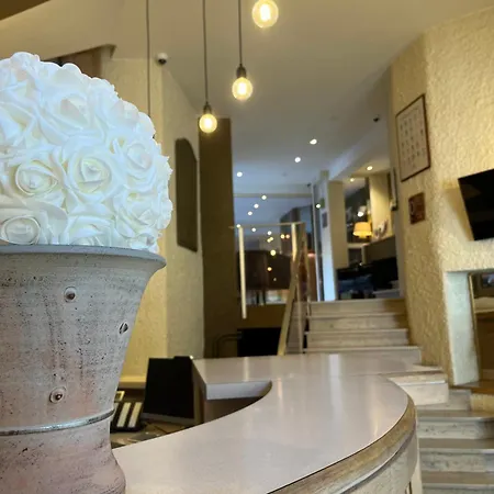 Tour Maje Hotell Rodez